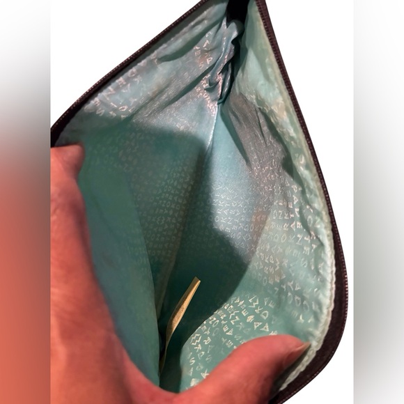 Kate Spade New York "New Horizons" Out of Office Gia Pouch Clutch. - Picture 6 of 6